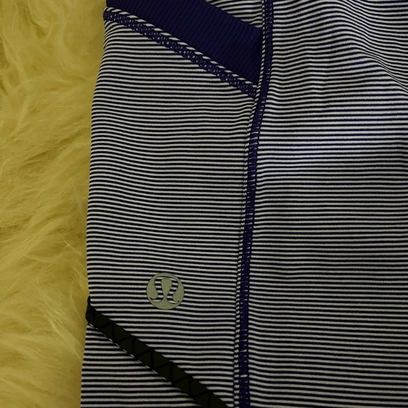 Lululemon Purple/White Leggings Capris/Joggers With Deep Pockets - Picture 6 of 8